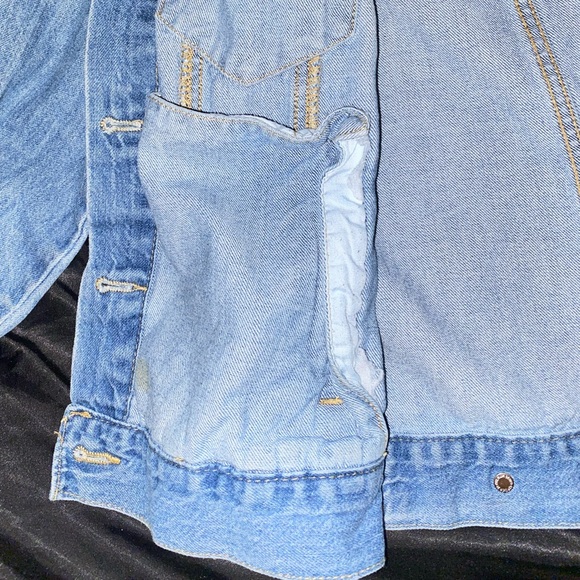 🧚‍♀️3for50$ Distressed denim jacket - Picture 6 of 9